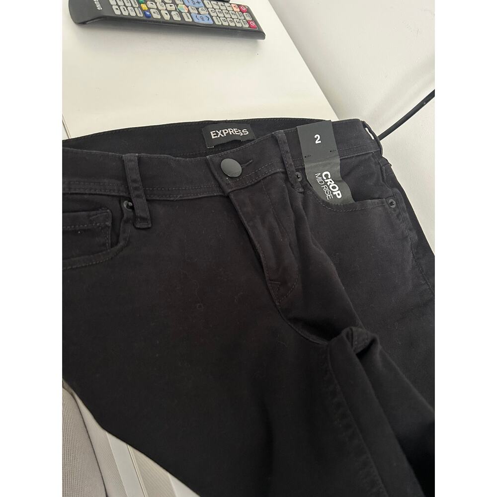 Express Mid Rise Cropped Jeans *Size 2* - Picture 2 of 5